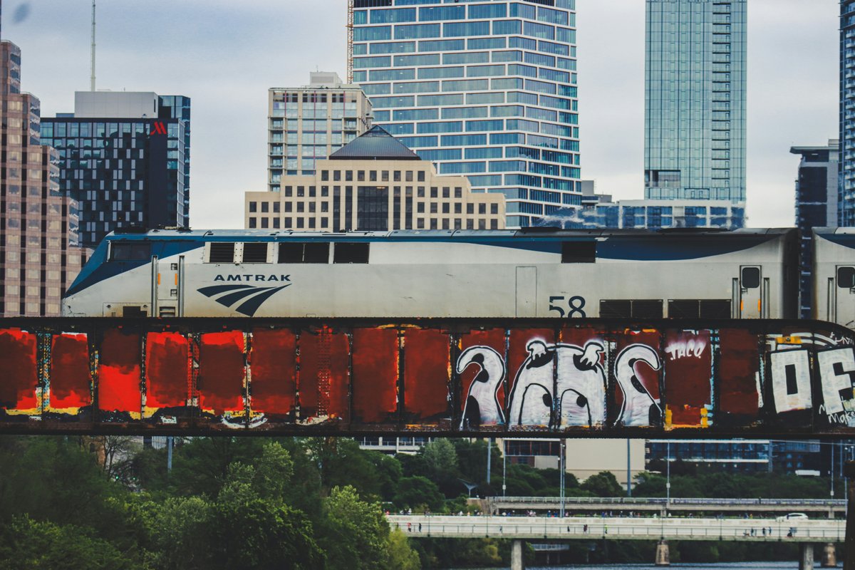 Moving to Texas: The Ultimate Expat Guide & H-1B Visa Landscape in 2025